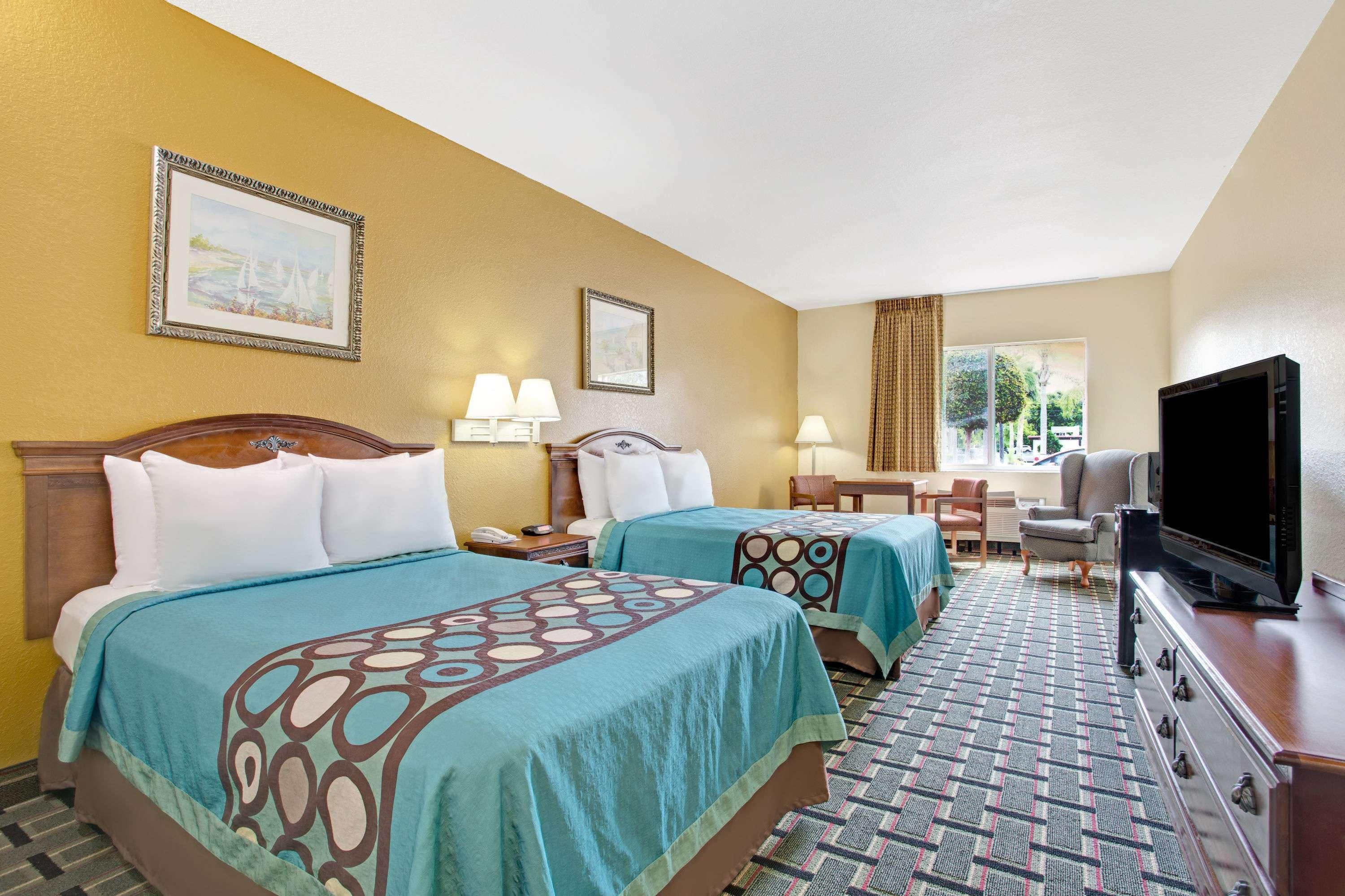 Super 8 By Wyndham Daytona Beach Exterior foto