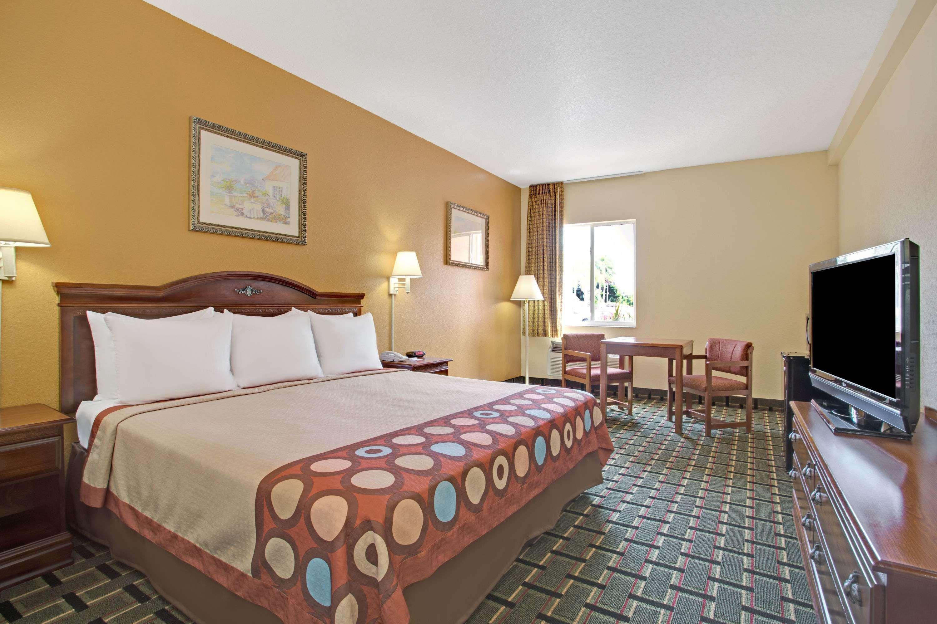 Super 8 By Wyndham Daytona Beach Exterior foto