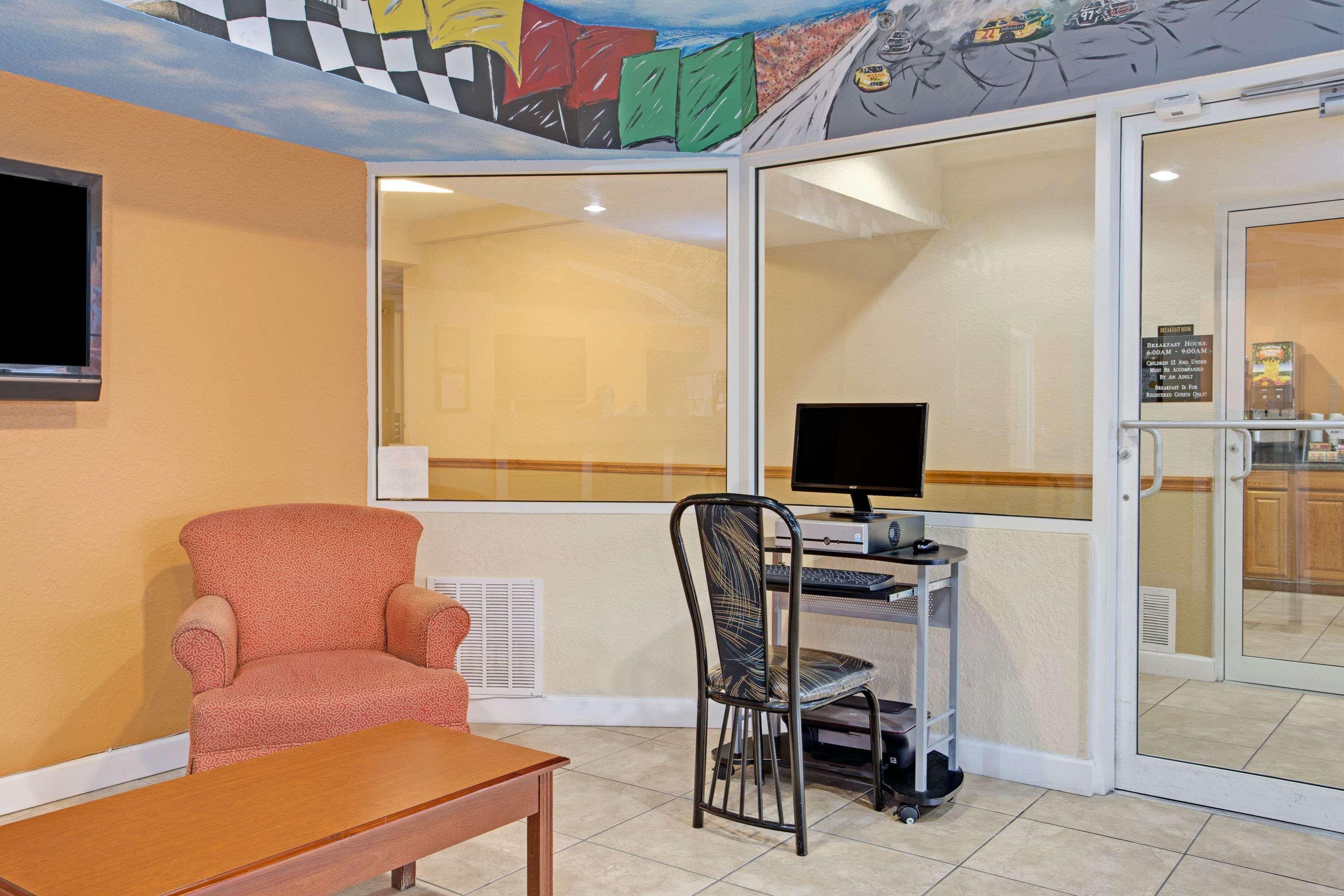 Super 8 By Wyndham Daytona Beach Exterior foto