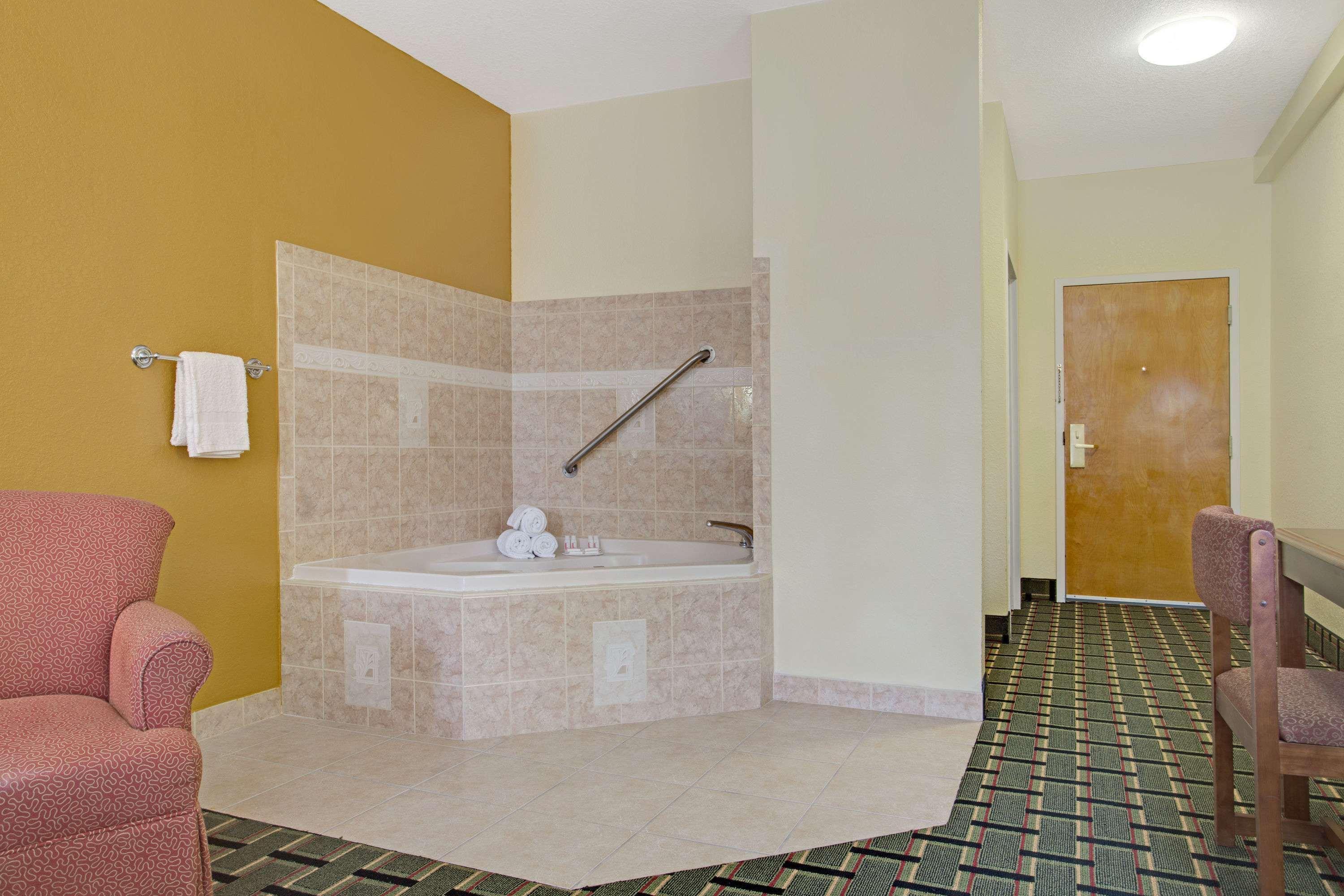 Super 8 By Wyndham Daytona Beach Exterior foto